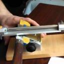 इलेक्ट्रिक शार्पनर पर किसी उपकरण को तेज़ करना, चाकू को हाथ से कैसे तेज़ करें