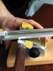 इलेक्ट्रिक शार्पनर पर किसी उपकरण को तेज़ करना, चाकू को हाथ से कैसे तेज़ करें